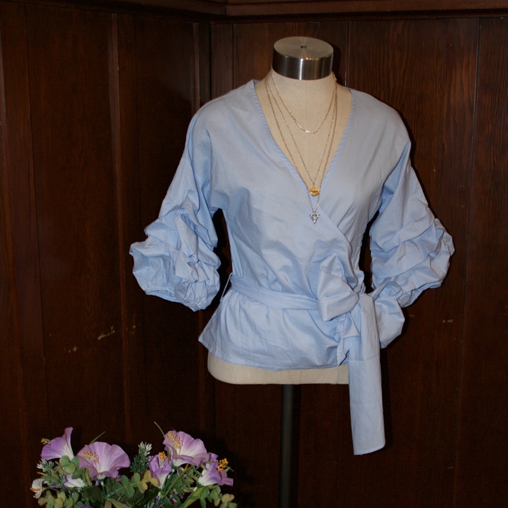 ‼️SOLD‼️New cross wrap top, ballon style sleeve